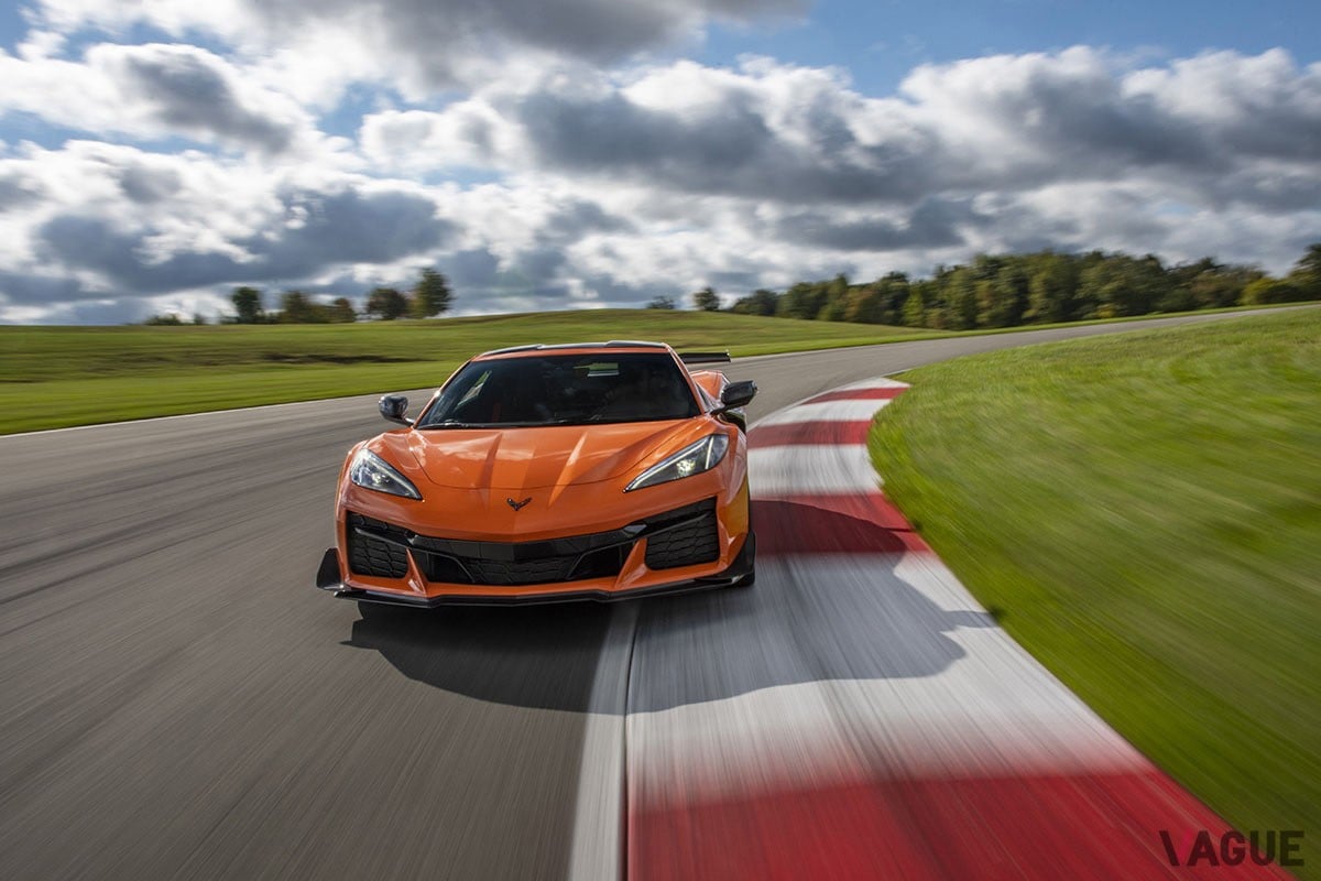 早期の日本上陸が期待されるシボレー「コルベットZ06」は670hp／623Nmを発生する5.5リッターV型8気筒DOHCエンジンを搭載