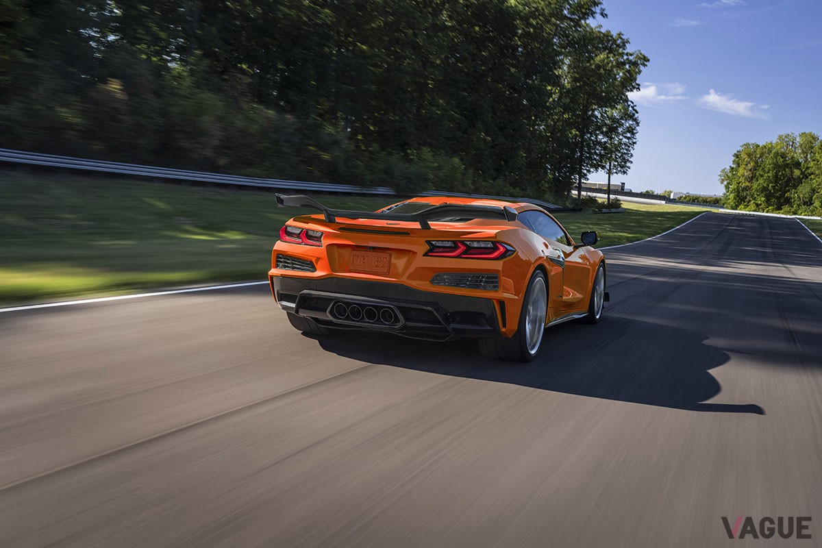 早期の日本上陸が期待されるシボレー「コルベットZ06」は670hp／623Nmを発生する5.5リッターV型8気筒DOHCエンジンを搭載