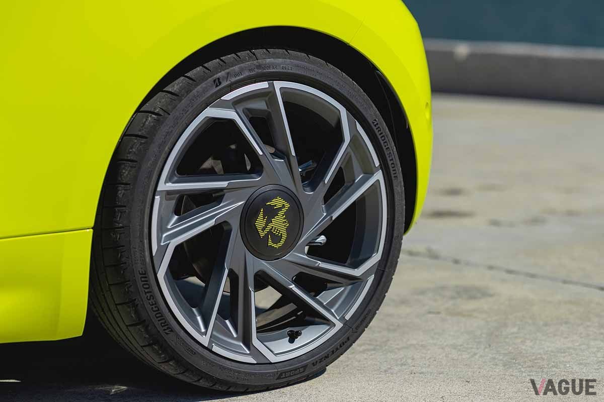 新型アバルト「500eツーリズモ 」