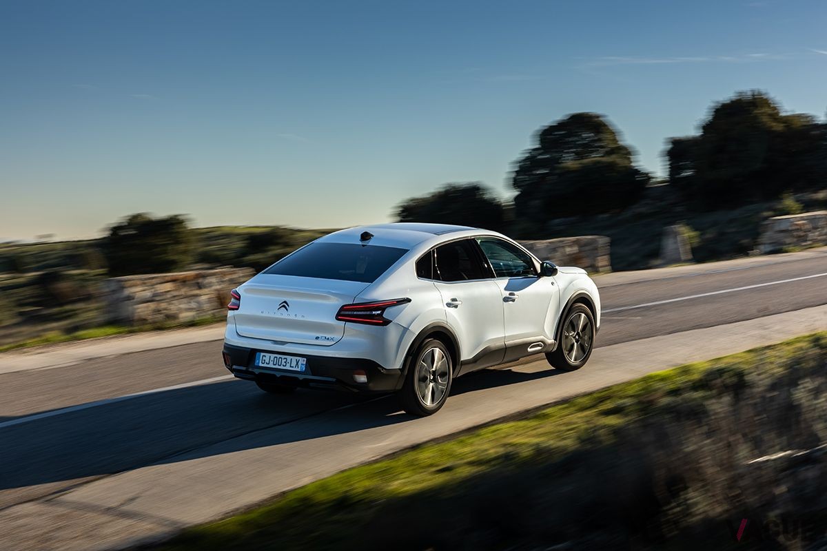 シトロエン改良新型「e-C4 X」
