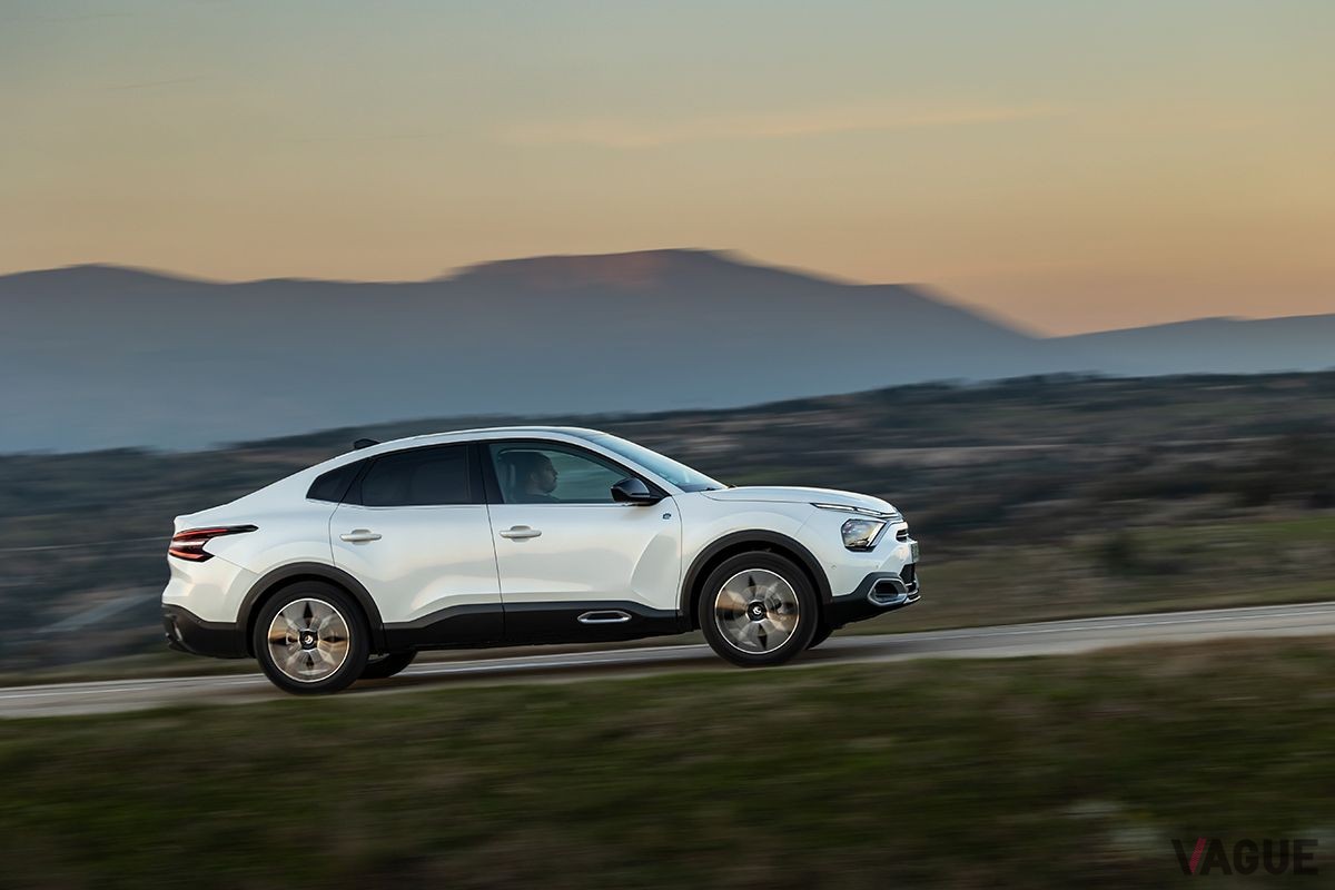 シトロエン改良新型「e-C4 X」