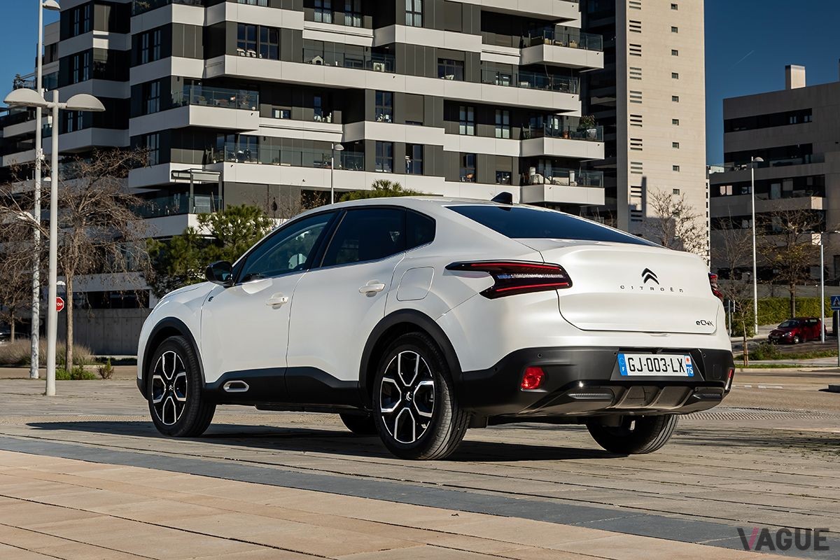 シトロエン改良新型「e-C4 X」