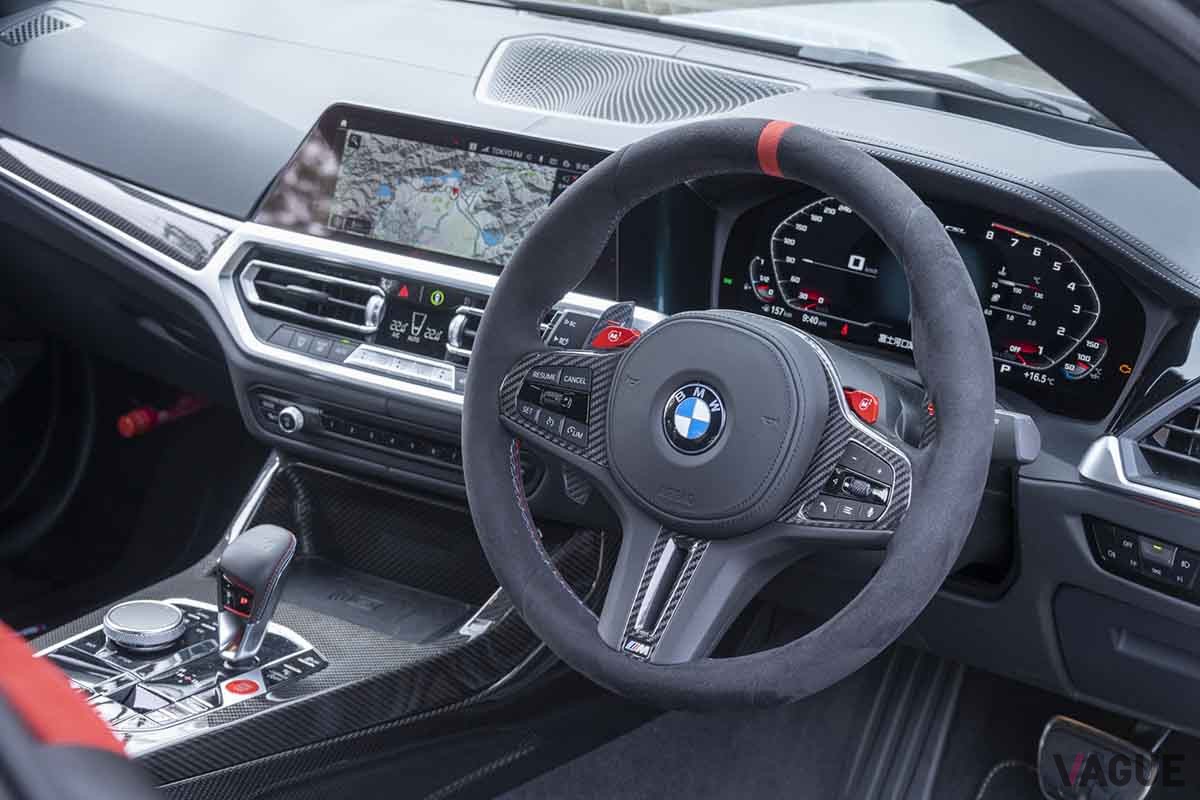 BMW新型「M4 CSL」のインテリア。右ハンドル/AT仕様だ