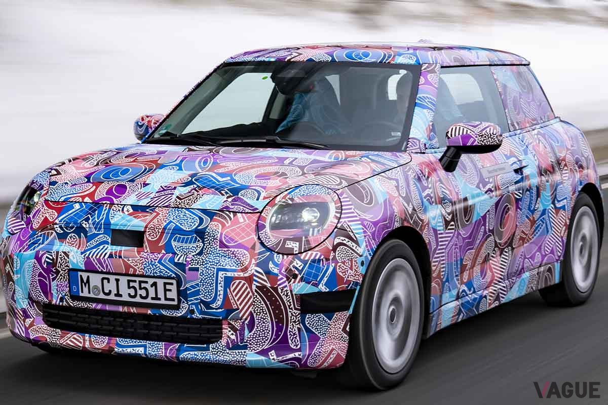 新型「ミニ・クーパー エレクトリック」のテスト風景の様子