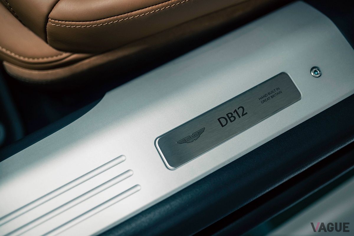 アストンマーティン新型「DB12」のインテリア