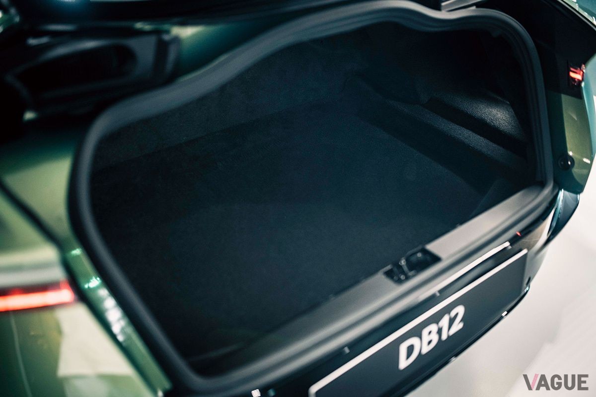 アストンマーティン新型「DB12」の荷室