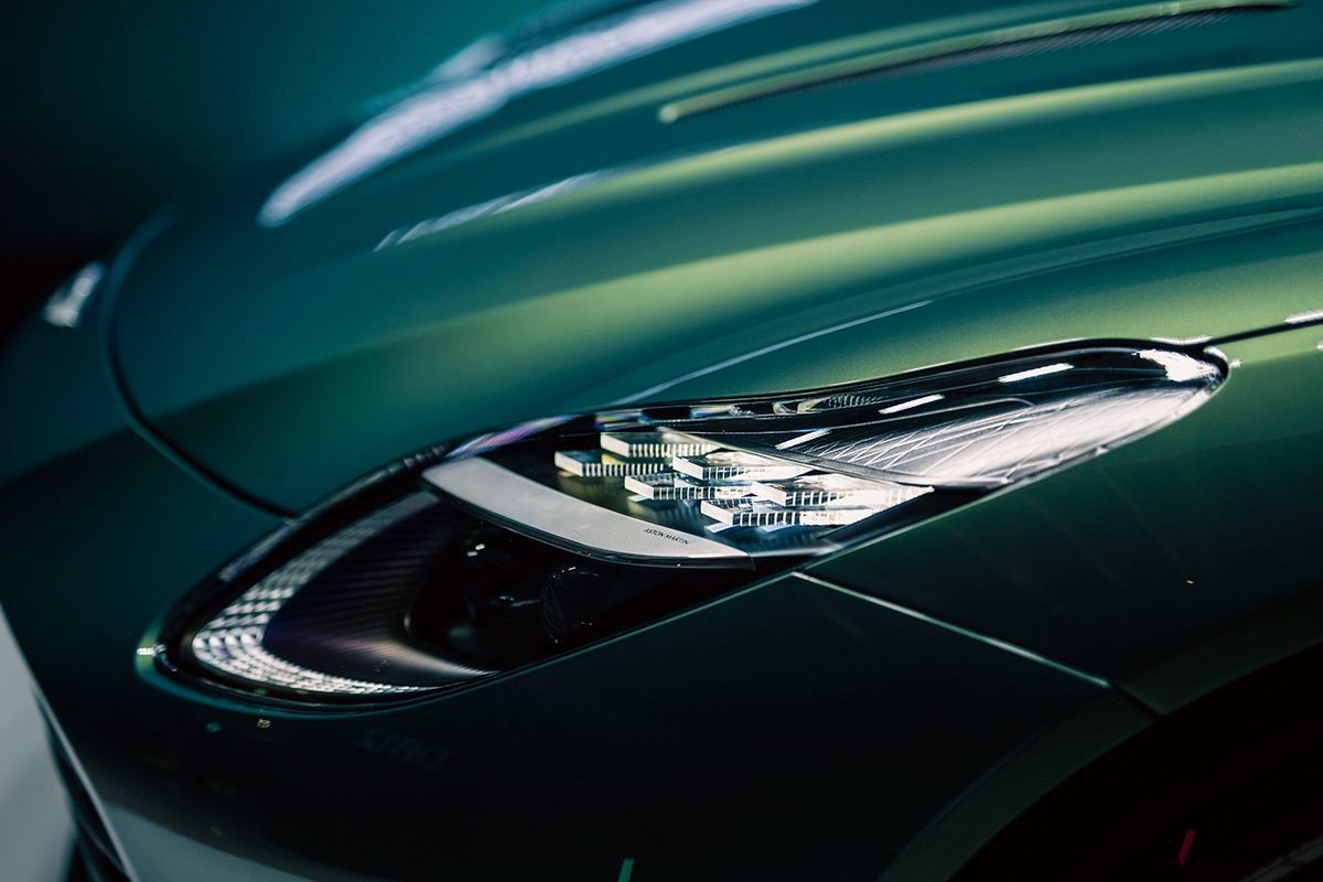 アストンマーティン新型「DB12」