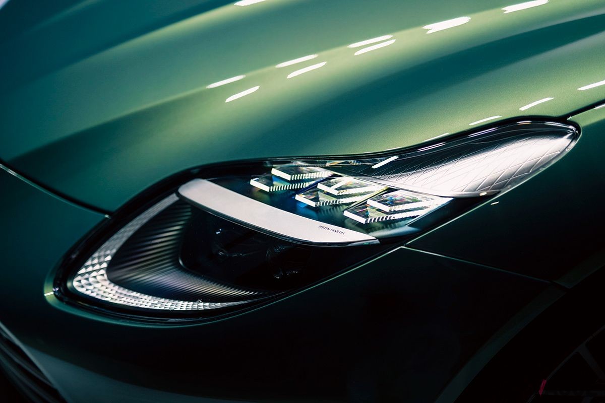 アストンマーティン新型「DB12」