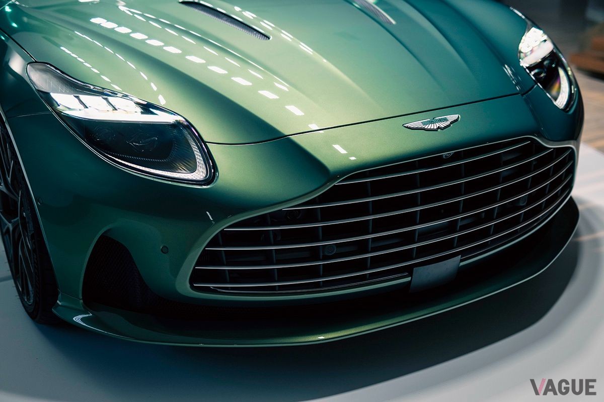 アストンマーティン新型「DB12」