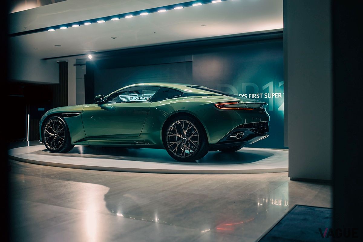 アストンマーティン新型「DB12」