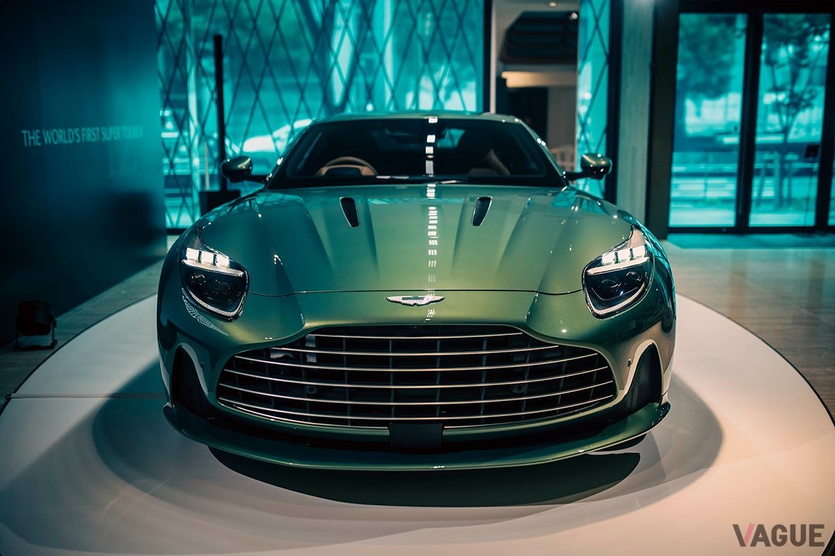 アストンマーティン新型「DB12」