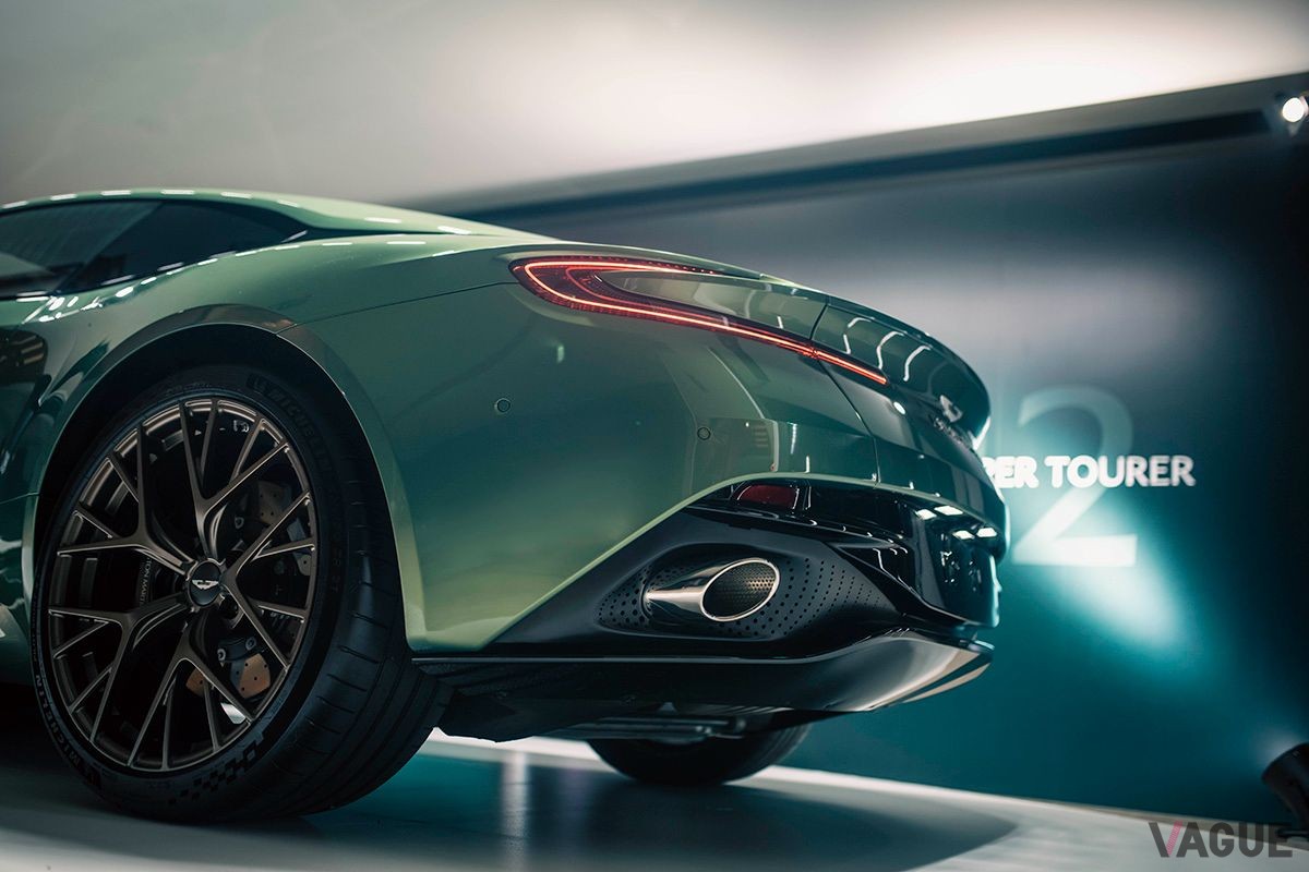アストンマーティン新型「DB12」