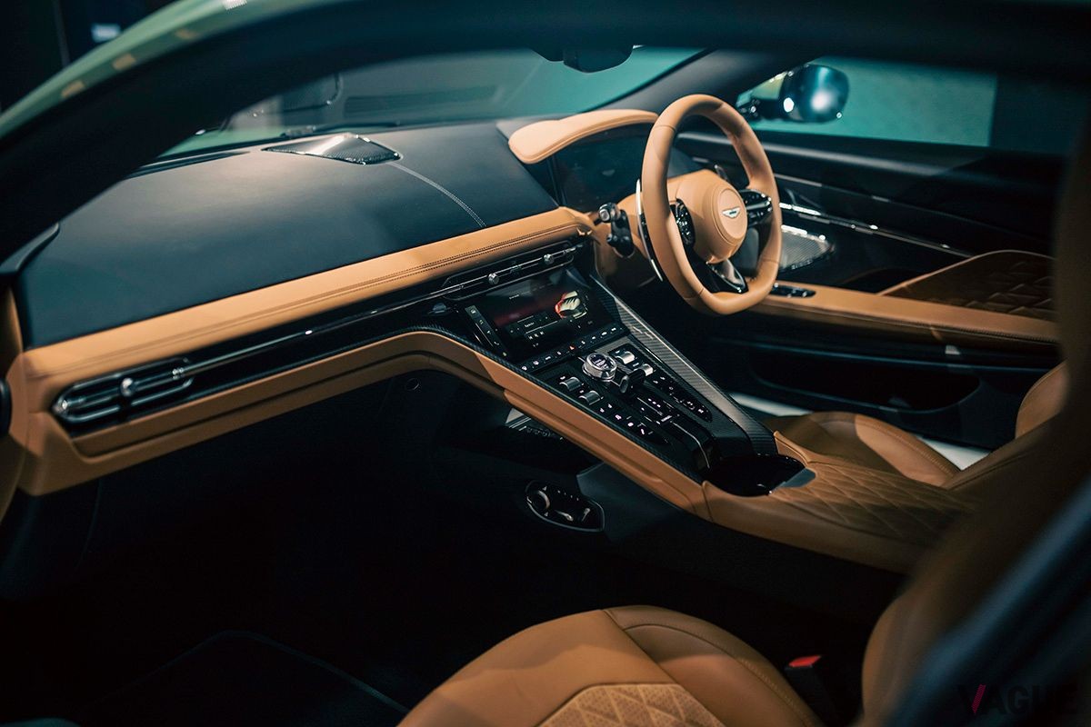アストンマーティン新型「DB12」のインテリア