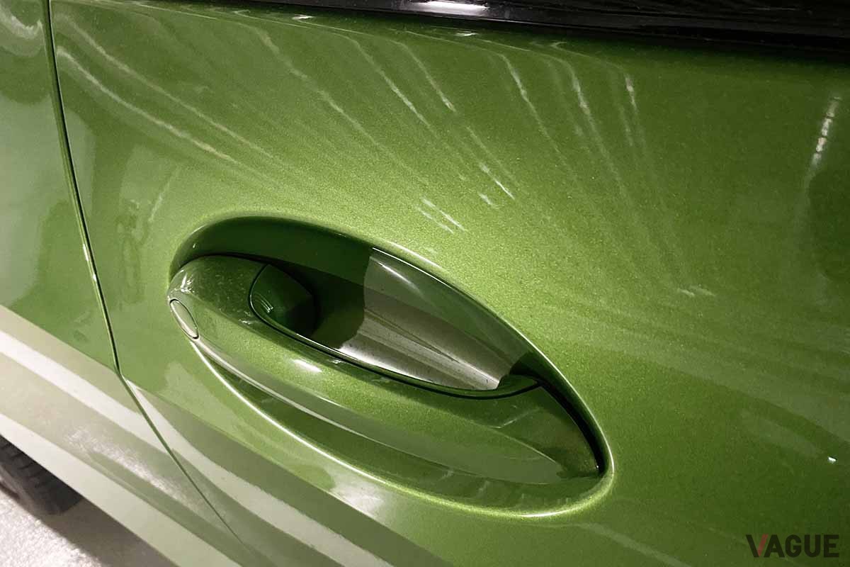 BMW「M3セダン」のドアハンドルはグリップ型