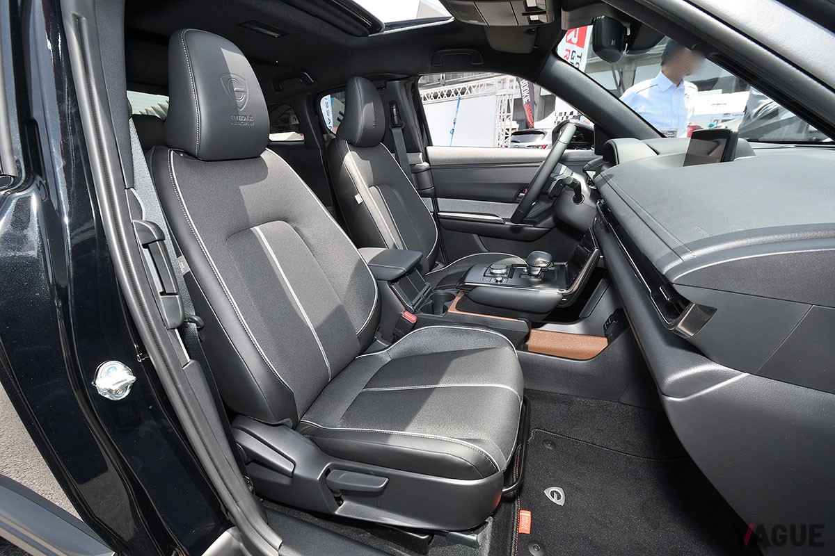 富士スピードウェイに展示されたマツダ「MX-30 eスカイアクティブ R-EV」。日本国内にて太陽の下で展示されたのは今回が初めて