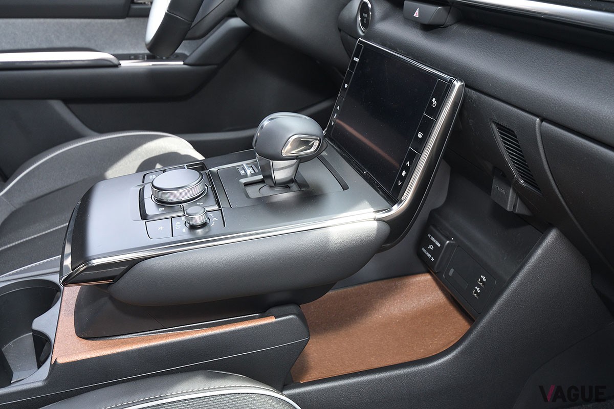 富士スピードウェイに展示されたマツダ「MX-30 eスカイアクティブ R-EV」。日本国内にて太陽の下で展示されたのは今回が初めて