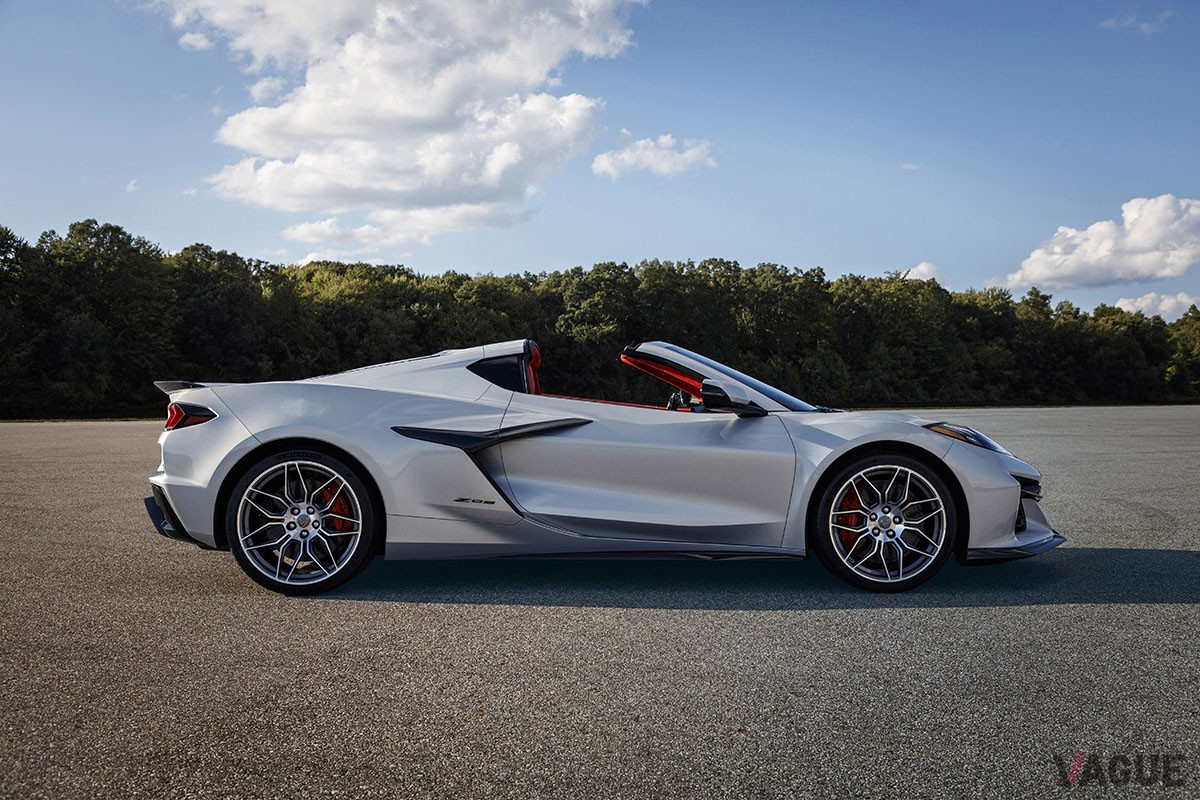 早期の日本上陸が期待されるシボレー「コルベットZ06」は670hp／623Nmを発生する5.5リッターV型8気筒DOHCエンジンを搭載