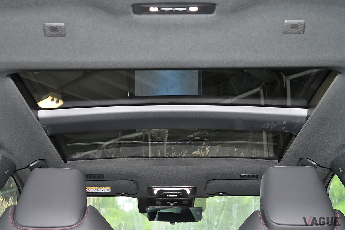 トヨタ新型「クラウン・スポーツ」は、くつろげるリアシートなどクラウンの名に恥じない快適なキャビンも魅力的