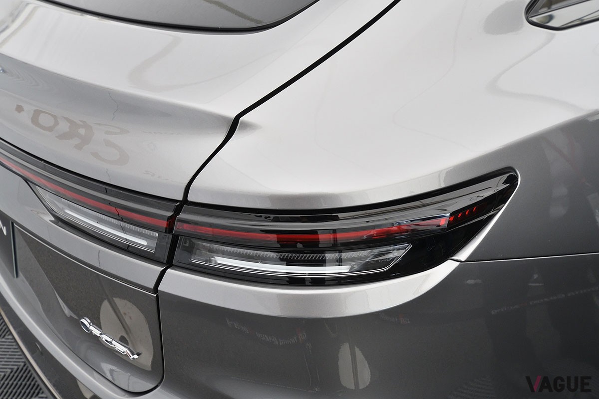 富士スピードウェイで実車が日本初公開となったトヨタ新型「クラウン・セダン」。初披露となったインテリアは高級感満点