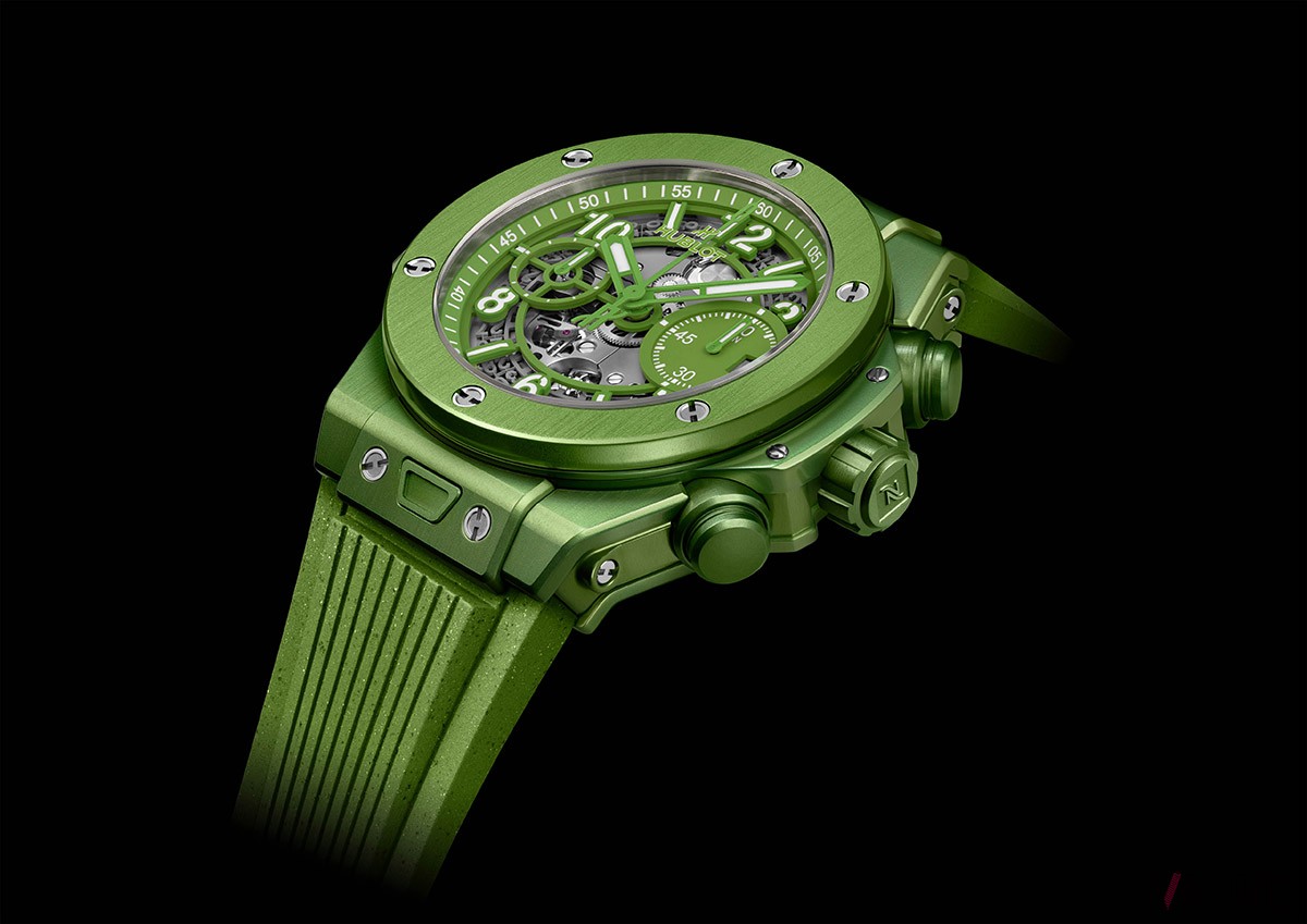 ボタン、リュウズなど細部まで色の統一感にこだわった