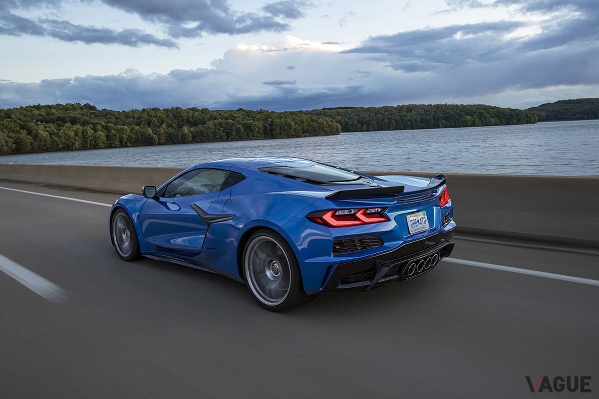 早期の日本上陸が期待されるシボレー「コルベットZ06」は670hp／623Nmを発生する5.5リッターV型8気筒DOHCエンジンを搭載