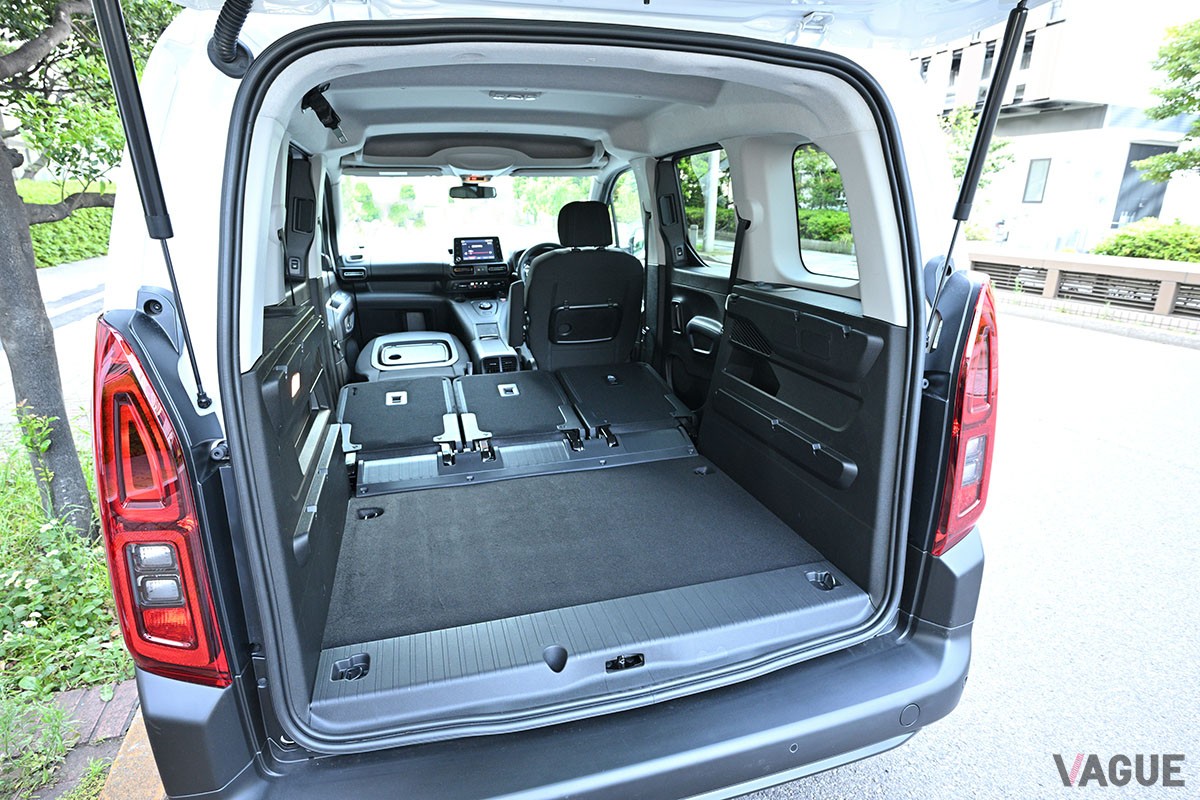 フィアットの人気ミニバン「ドブロ」のインテリア