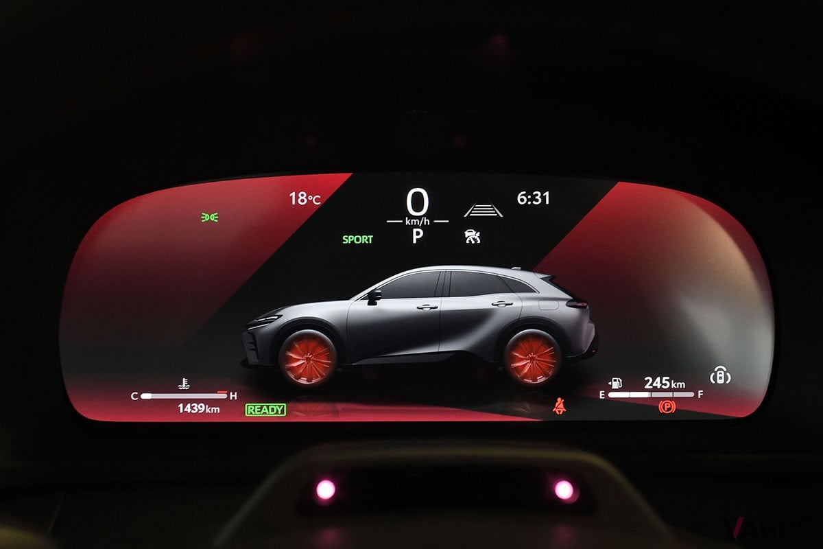 トヨタ新型「クラウン・スポーツ」は、コンセプトやデザインはもちろん、シャシーなども「クラウン・クロスオーバー」とは異なる