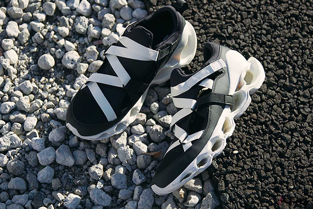 mizuno新顔「WAVE PROPHECY STRAP」ブラック×ホワイト