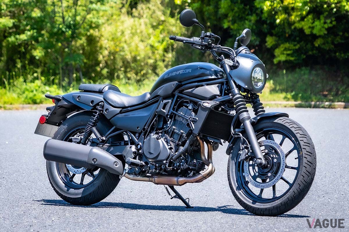ETC車載器など利便性の高い装備類や「Ninja 400」譲りのパワフルエンジンが魅力的なカワサキ新型「エリミネーター」