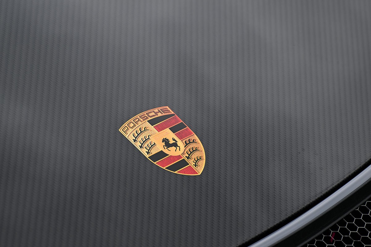 性能も見た目もレーシングカーのような仕上がりとなるポルシェ「718ケイマン」の最強仕様「718ケイマンGT4 RS」