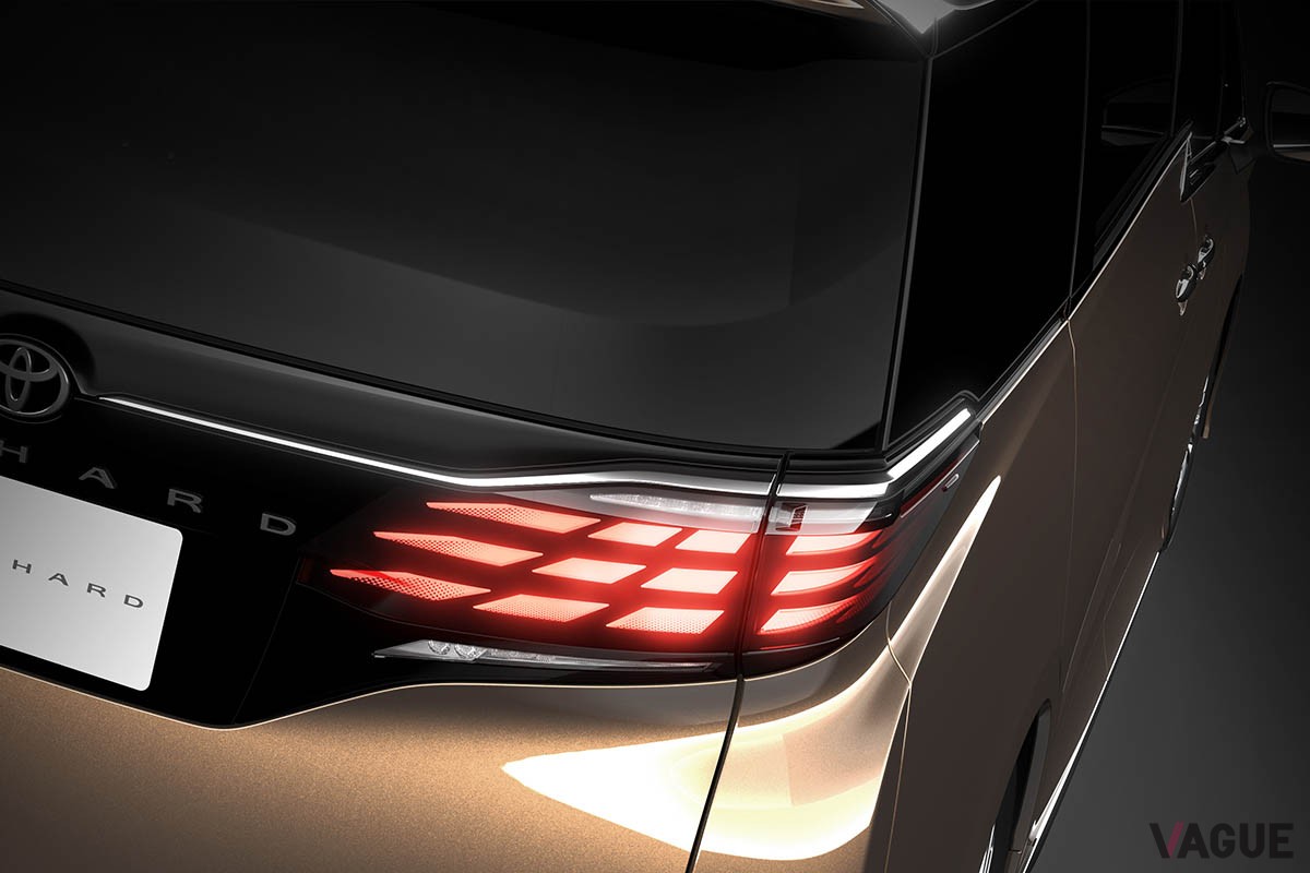 ボディサイドで地面を蹴り出すような力強さを感じさせるダイナミックな凹凸を表現したトヨタ新型「アルファード」と「ヴェルファイア」