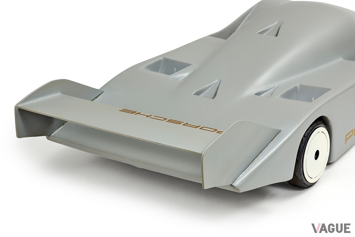 リアウイングなども精巧にモデルアップされている（C）Bonhams