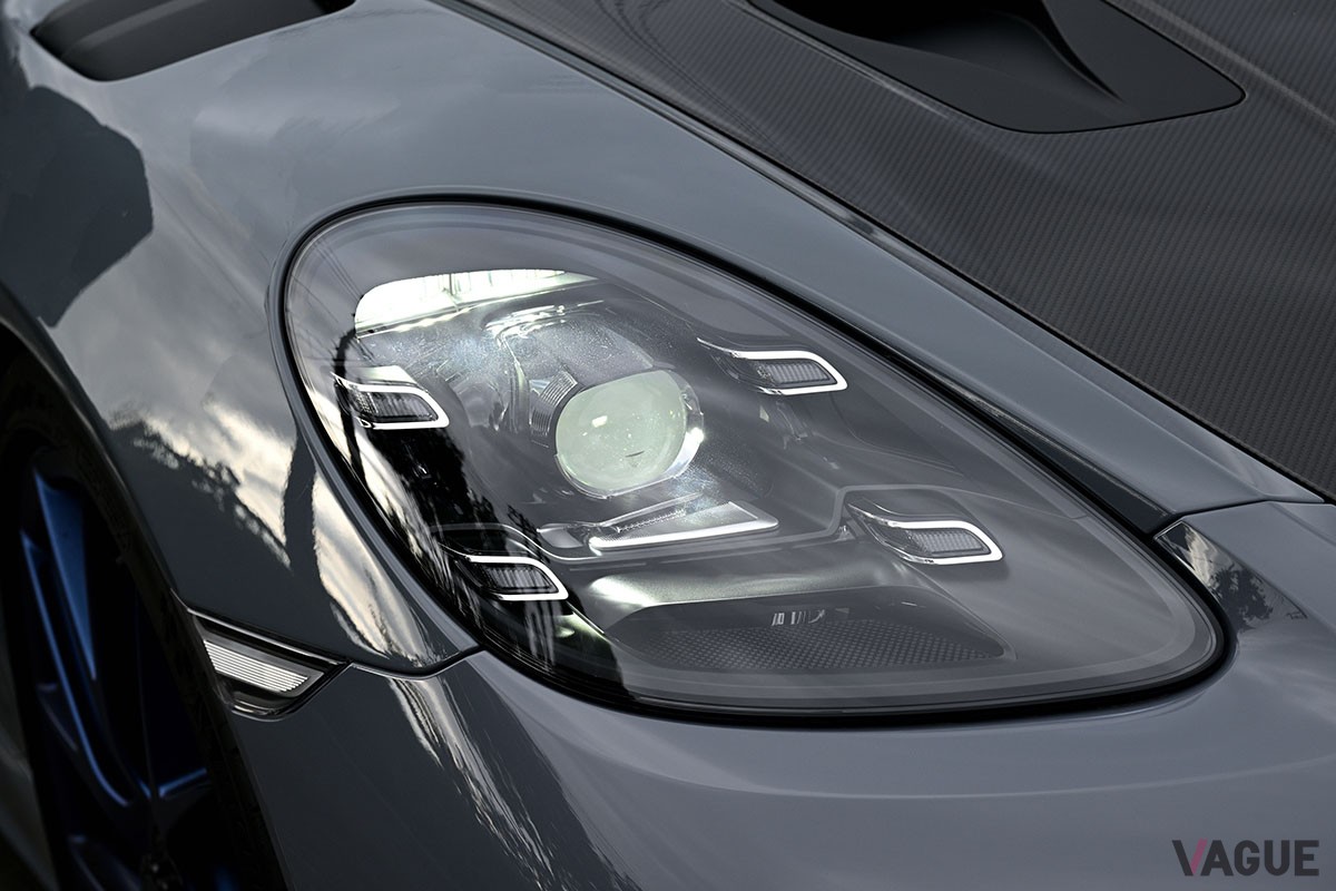 性能も見た目もレーシングカーのような仕上がりとなるポルシェ「718ケイマン」の最強仕様「718ケイマンGT4 RS」