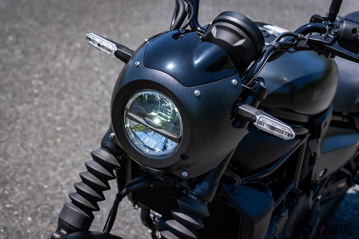 ETC車載器など利便性の高い装備類や「Ninja 400」譲りのパワフルエンジンが魅力的なカワサキ新型「エリミネーター」