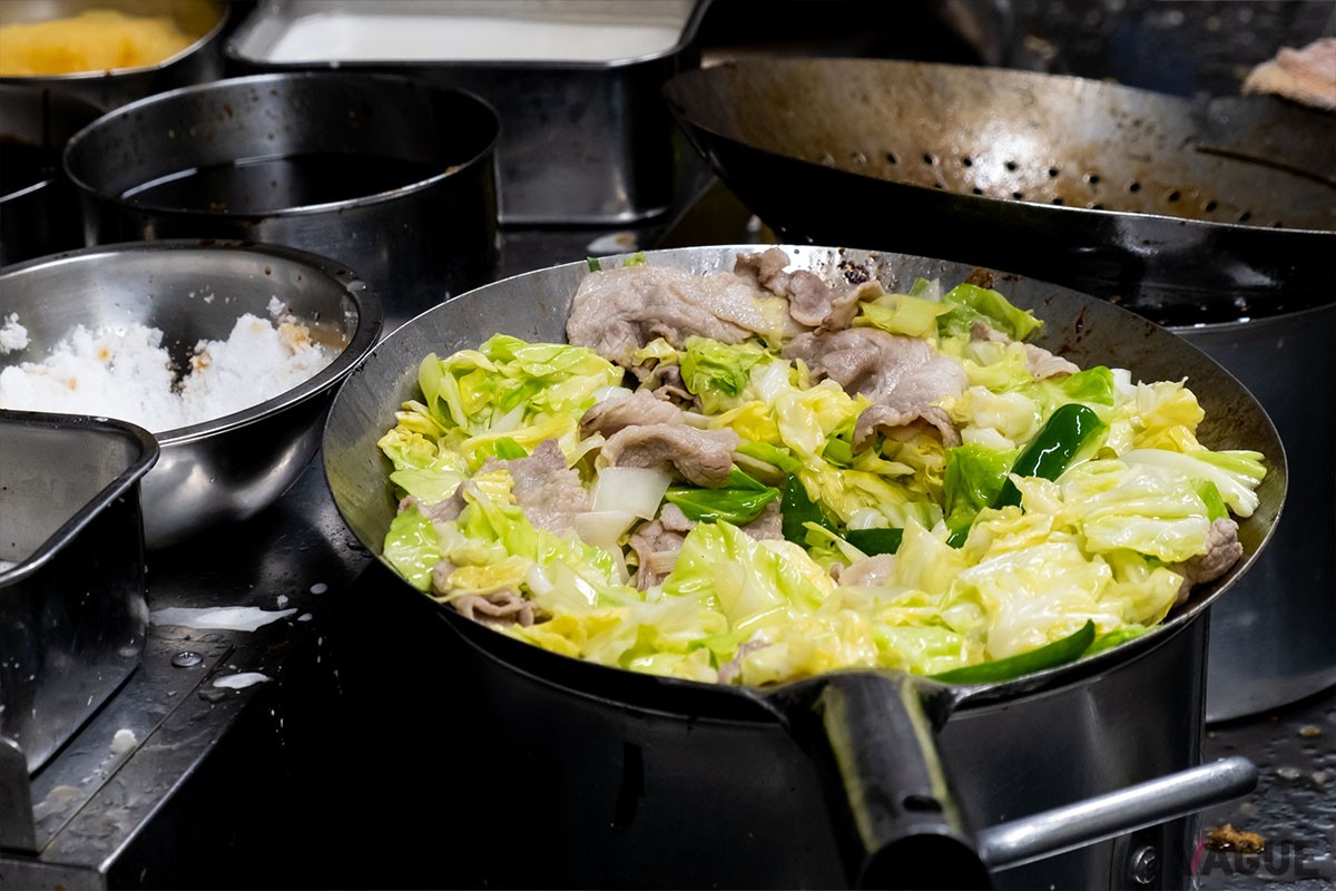 油を切ってから味付けをすることで、独自のシャッキリ感が生まれます