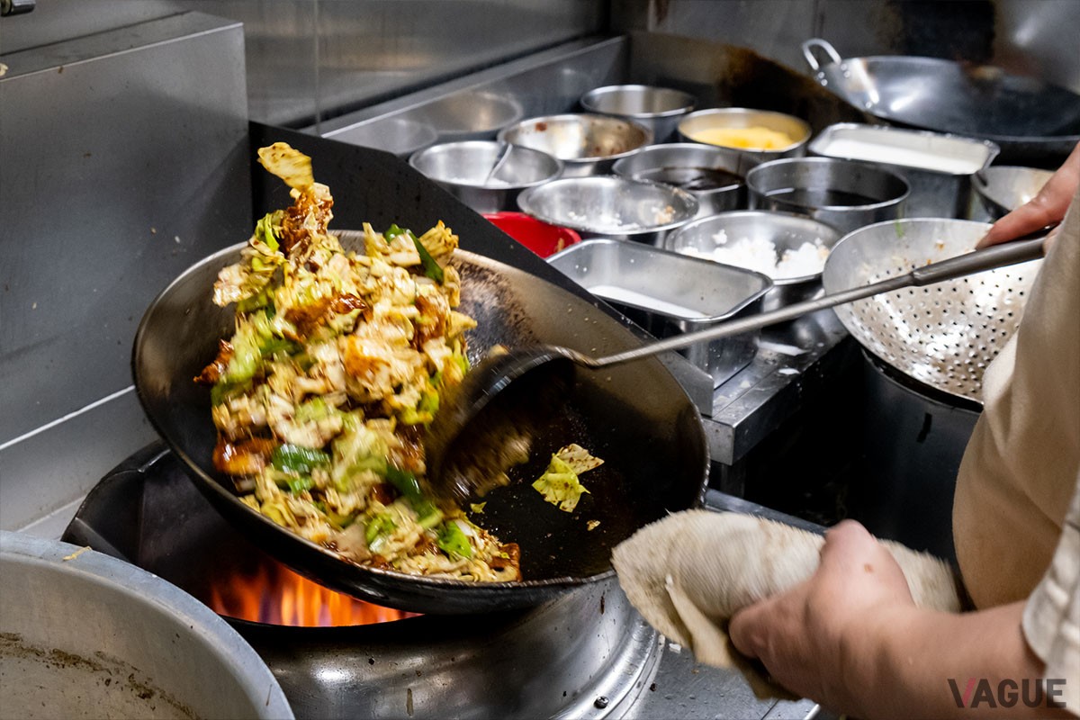 特製のタレをからめてトロみが出たら完成です