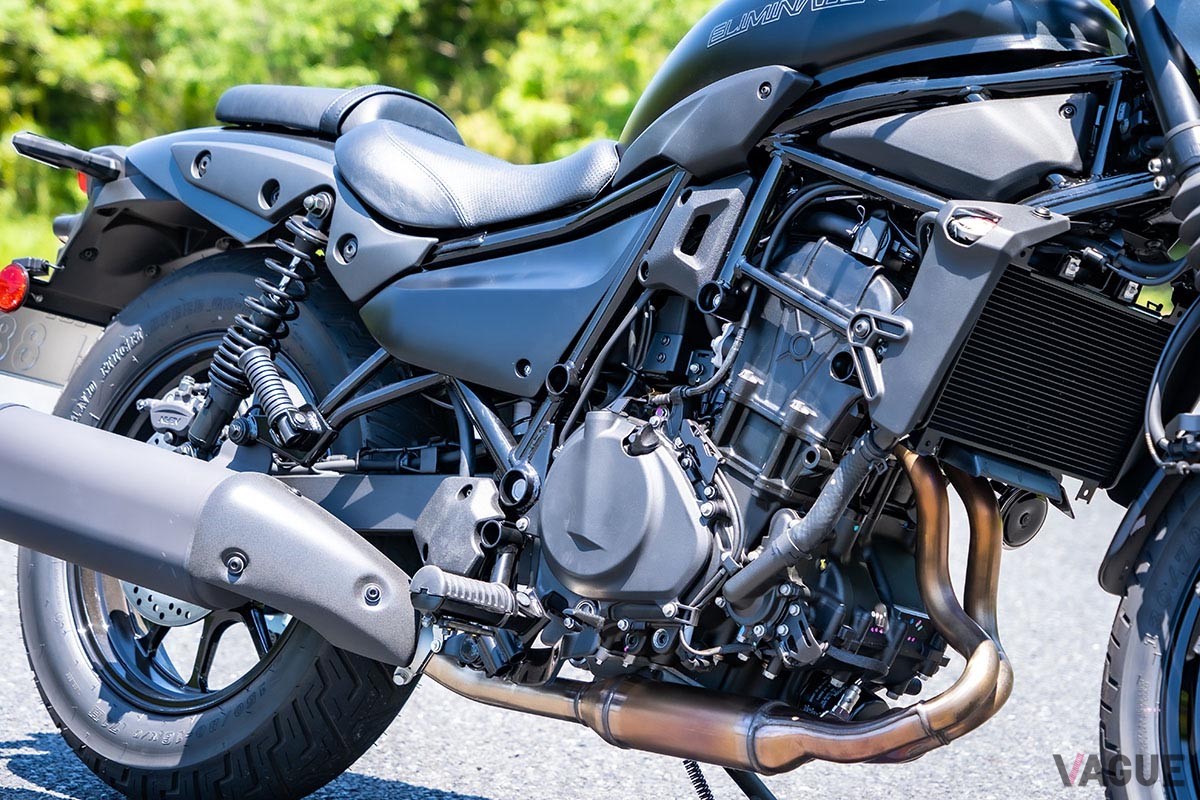 ETC車載器など利便性の高い装備類や「Ninja 400」譲りのパワフルエンジンが魅力的なカワサキ新型「エリミネーター」