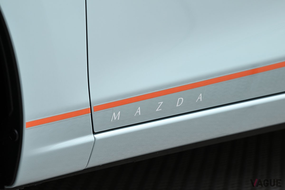 新型「マツダ2」のエントリーグレード「15BD」に多彩なオプションを装着した「ルーキードライブ」仕様は、おしゃれなカラーコーデにも注目