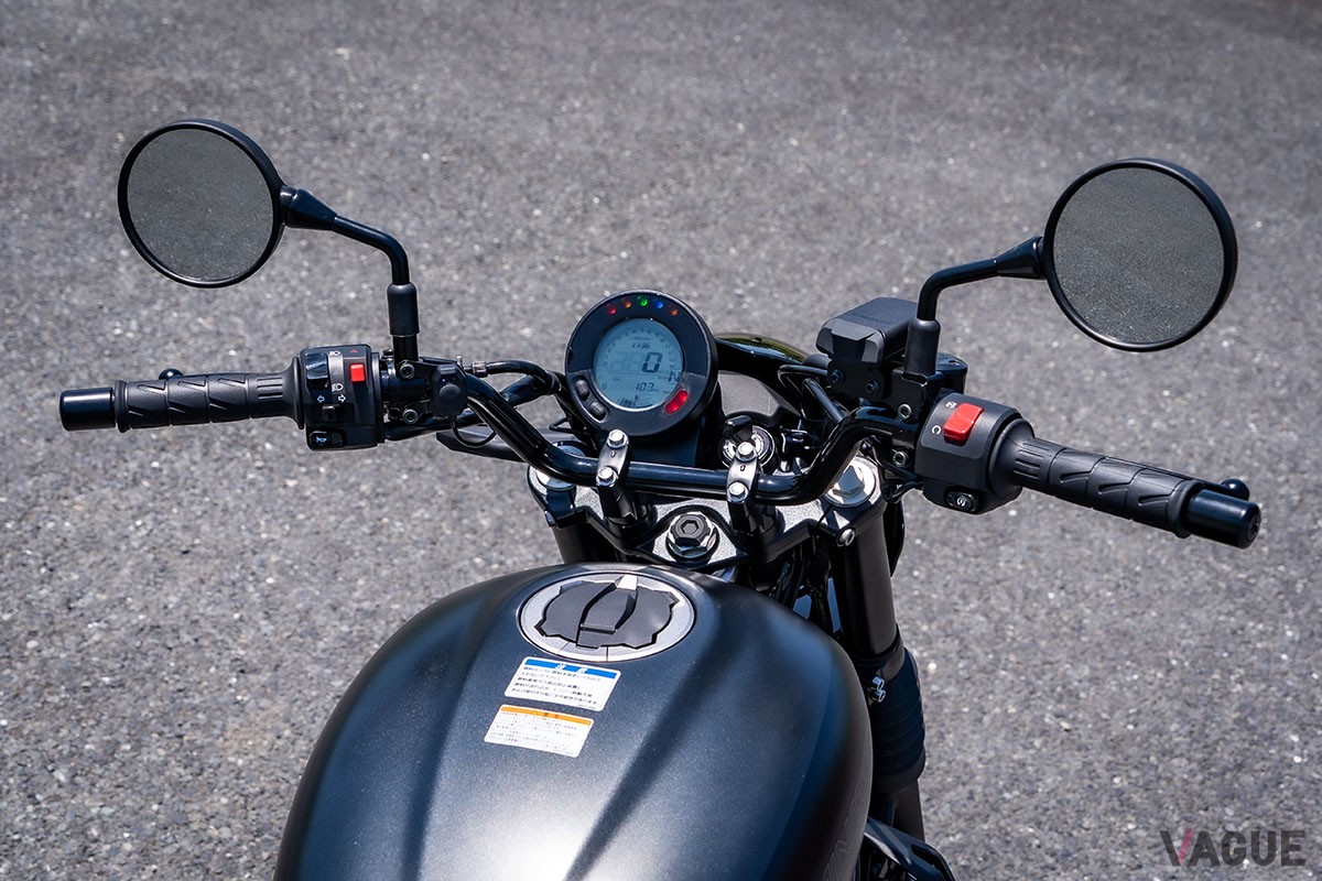 ETC車載器など利便性の高い装備類や「Ninja 400」譲りのパワフルエンジンが魅力的なカワサキ新型「エリミネーター」