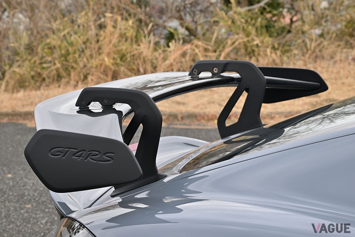 性能も見た目もレーシングカーのような仕上がりとなるポルシェ「718ケイマン」の最強仕様「718ケイマンGT4 RS」