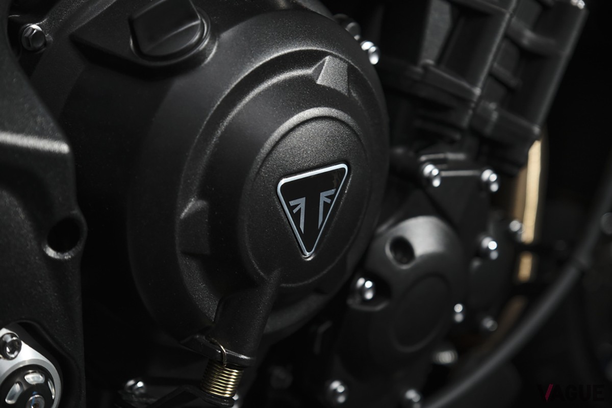 トライアンフ「ストリートトリプル765 Moto2エディション」は、スポーツネイキッド「ストリートトリプル765」の性能をさらに高めた限定モデル