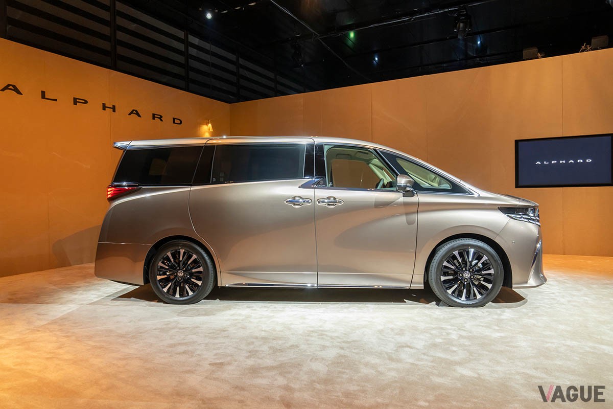 トヨタ新型「アルファード」
