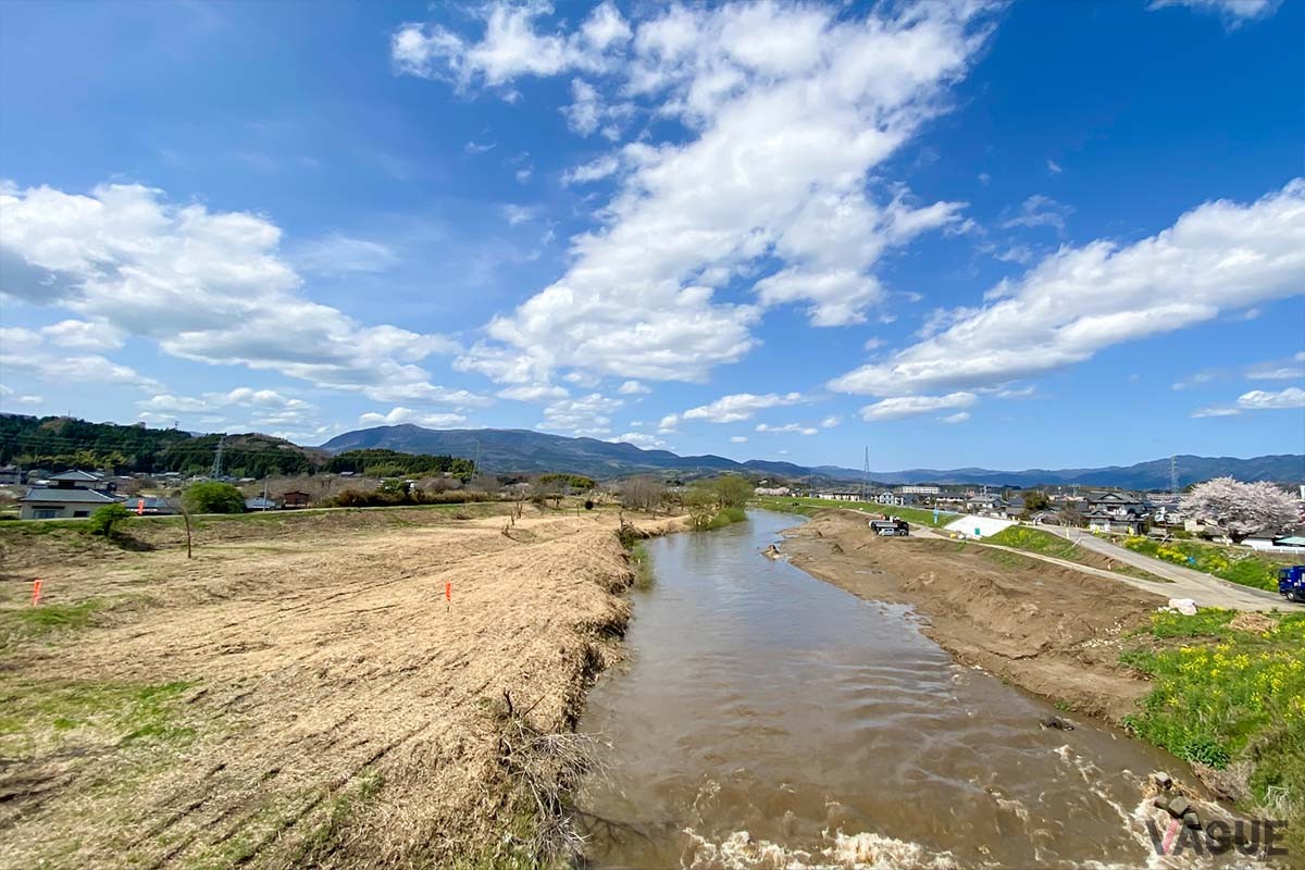華正樓を出てすぐの土手を登ると、赤井岳を望む夏井川の風景も華正樓へドライブする時の楽しみです