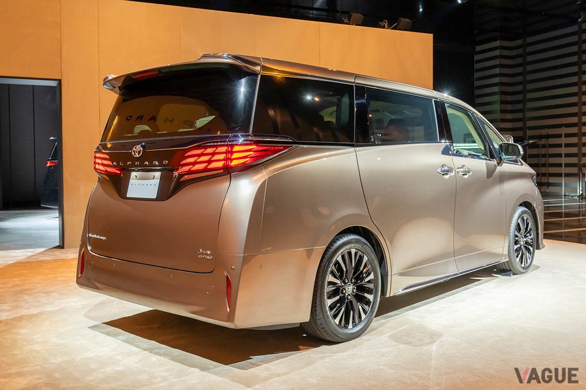 トヨタ新型「アルファード」
