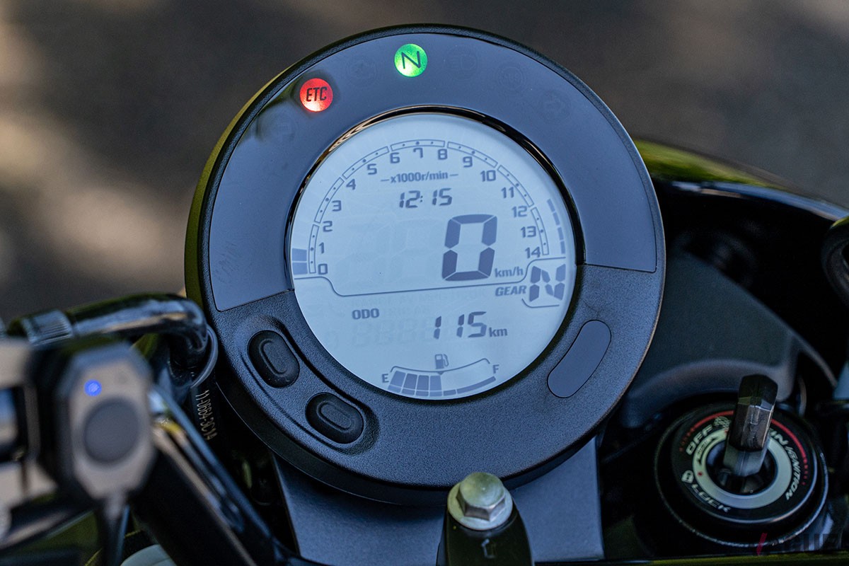 ETC車載器など利便性の高い装備類や「Ninja 400」譲りのパワフルエンジンが魅力的なカワサキ新型「エリミネーター」