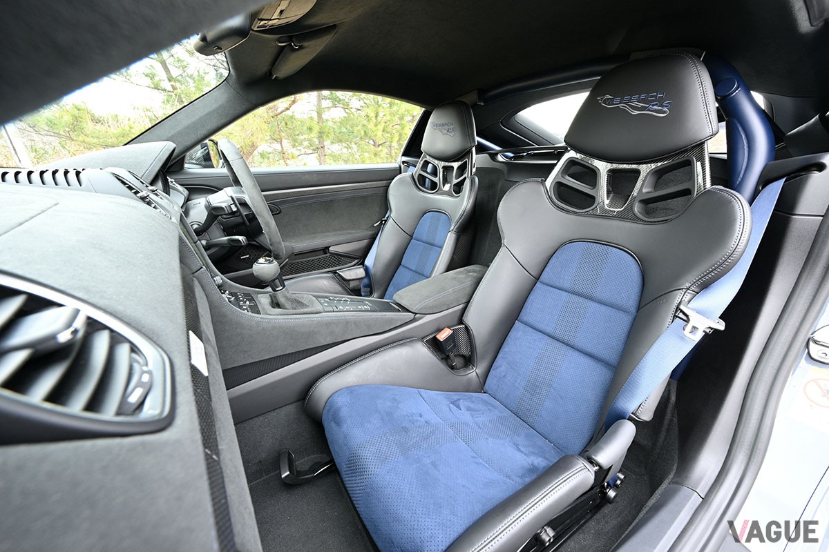 性能も見た目もレーシングカーのような仕上がりとなるポルシェ「718ケイマン」の最強仕様「718ケイマンGT4 RS」