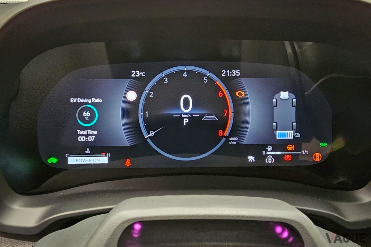 古くさいヒエラルキーを打破して新たな価値を持った高級車を創造するという、強いメッセージが車名にも込められているレクサス新型「LBX」
