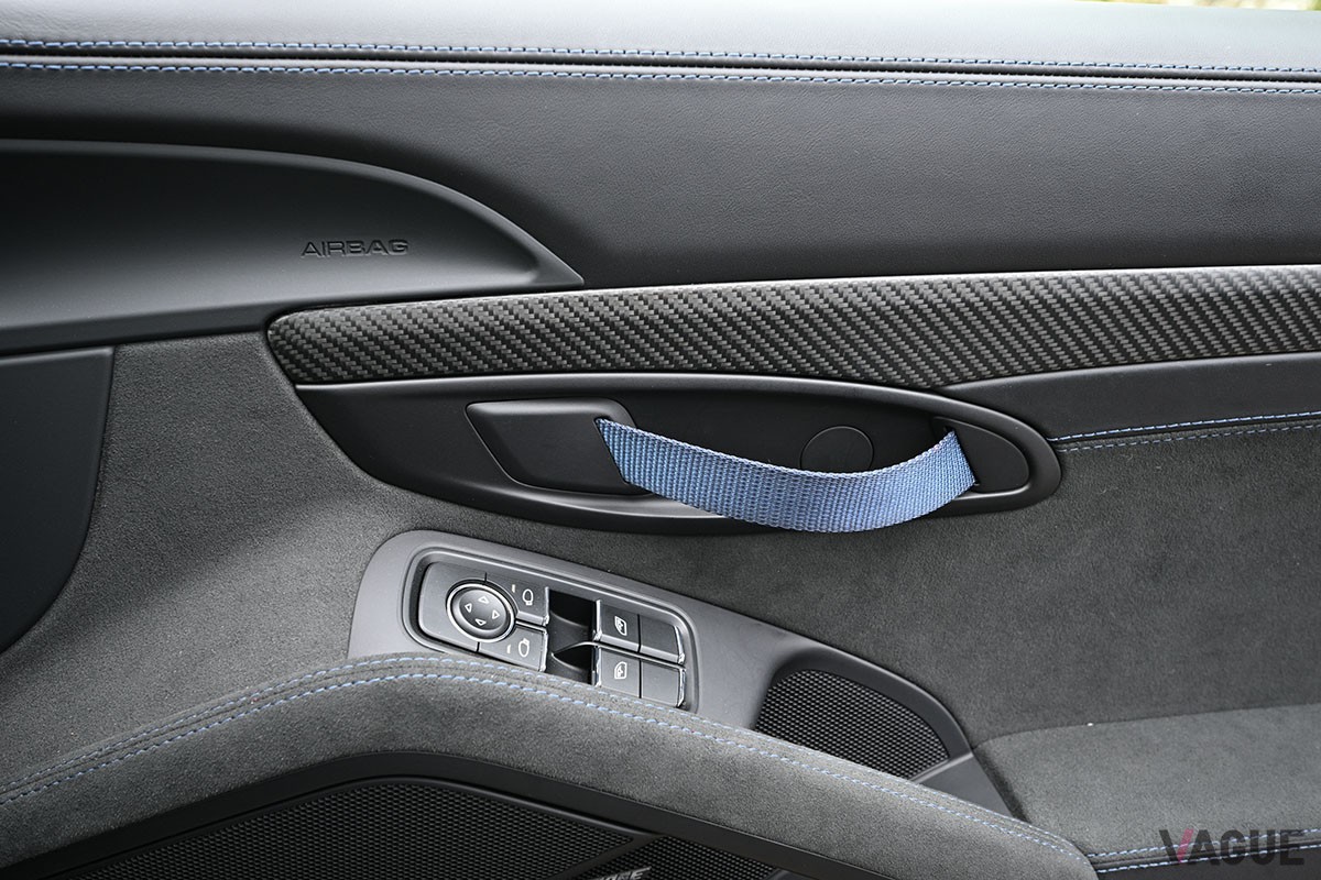 性能も見た目もレーシングカーのような仕上がりとなるポルシェ「718ケイマン」の最強仕様「718ケイマンGT4 RS」