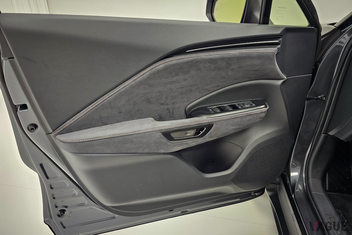 古くさいヒエラルキーを打破して新たな価値を持った高級車を創造するという、強いメッセージが車名にも込められているレクサス新型「LBX」