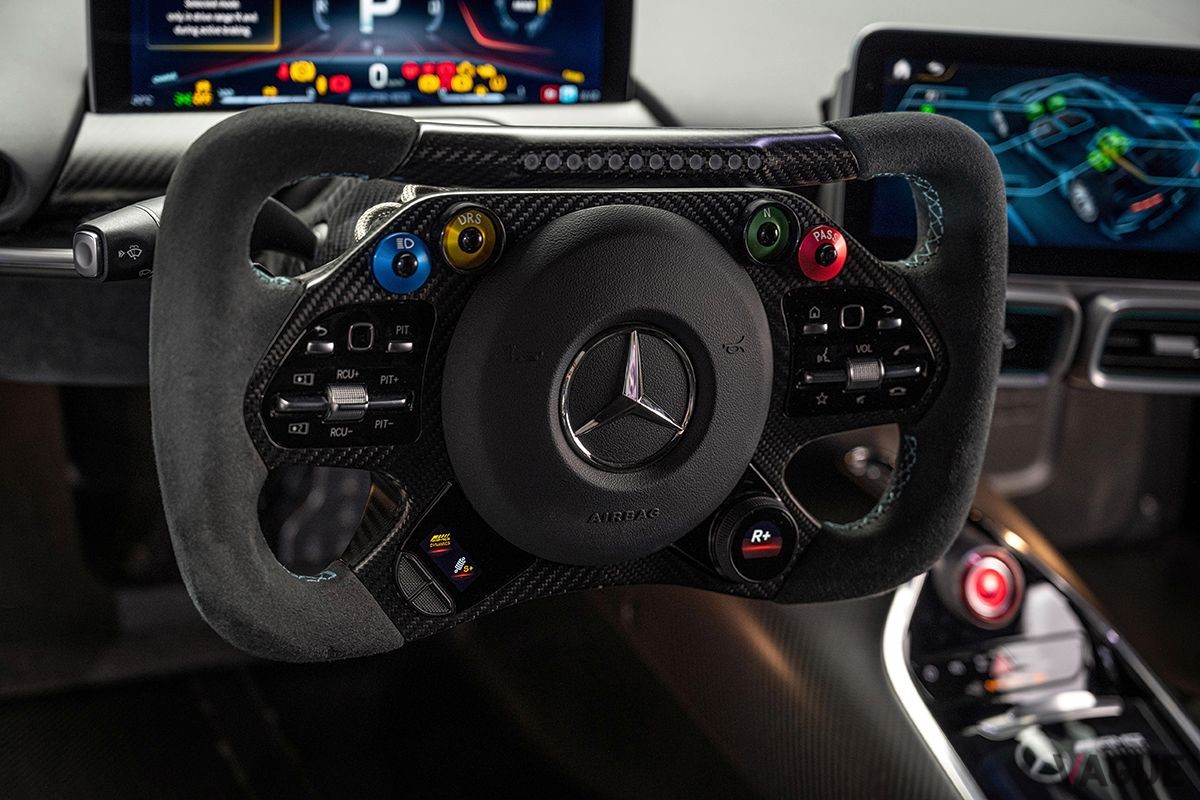 メルセデスAMG「ワン」のハンドル